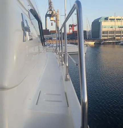 Botel Wallis Azimut 40 Vilamoura