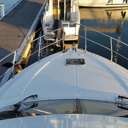 Wallis Azimut 40 Båthotell Vilamoura