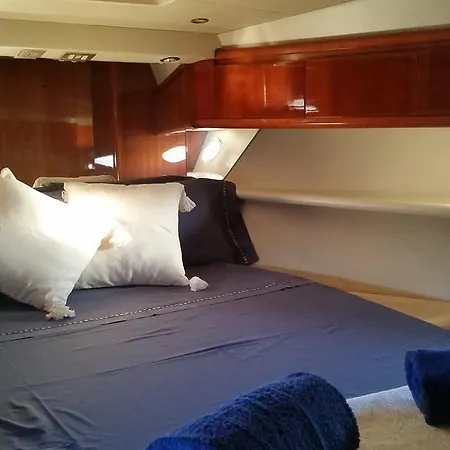 Botel Wallis Azimut 40