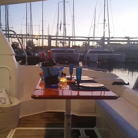 Botel Wallis Azimut 40 *