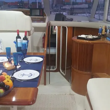 Hotel na wodzie Wallis Azimut 40