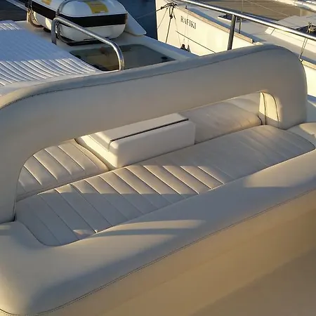 Wallis Azimut 40 Úszó hotel